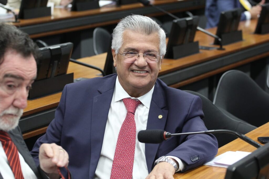 Pelo segundo ano consecutivo, o deputado federal Bacelar (PV-BA) comemora sua classificação como cinco estrelas no Índice Legisla Brasil. O relatório aponta que, dos 513 deputados federais, apenas 44 (8,6%) alcançaram um desempenho classificado como ótimo. Outros três deputados da Bahia também foram avaliados como cinco estrelas. 