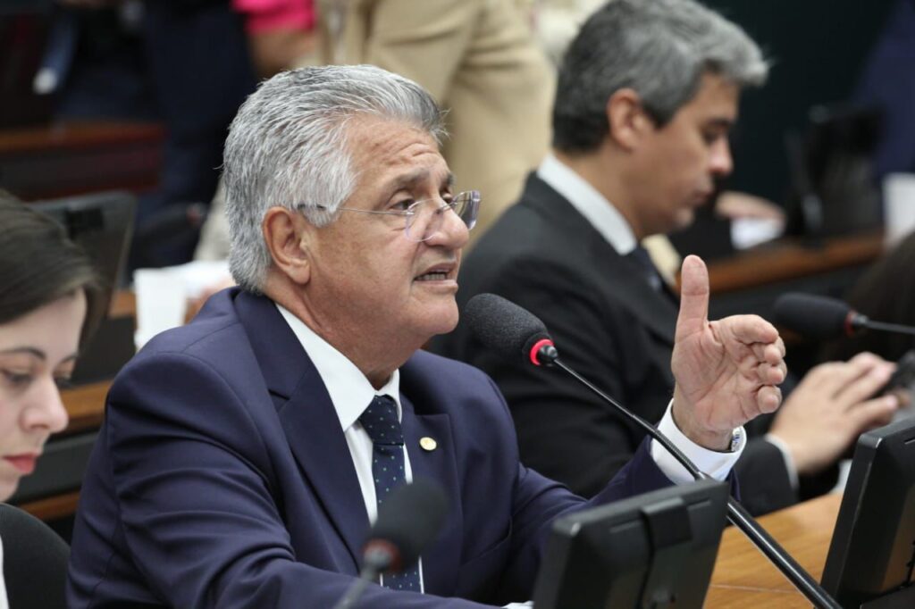 Bacelar celebra avanço do fim da escala 6x1 na CCJ