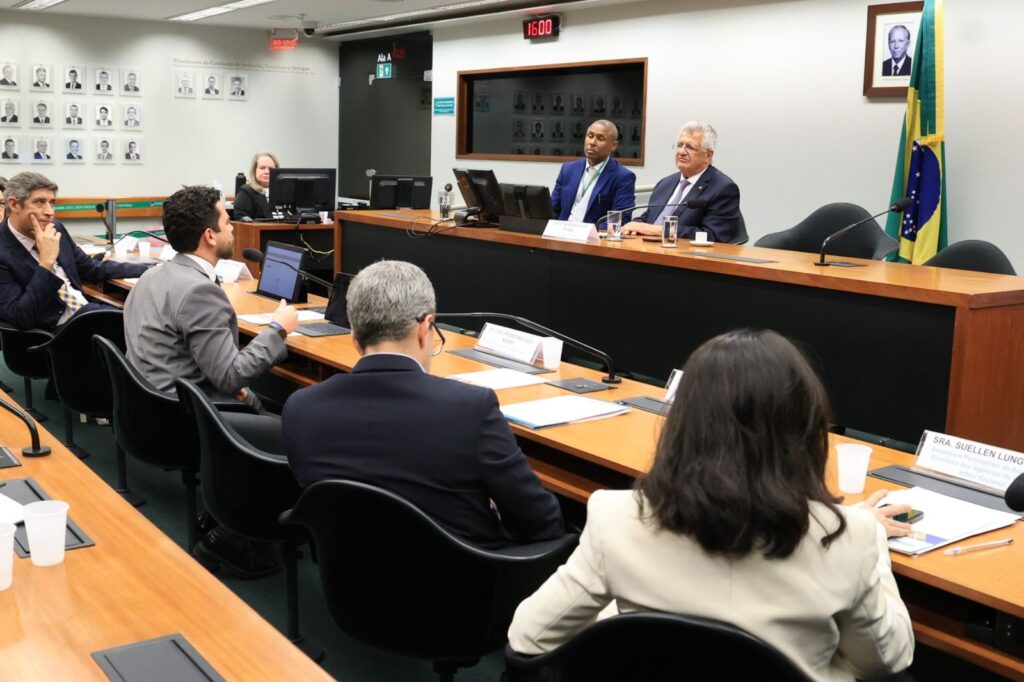 Audiência pública promovida por Bacelar debate impactos da Reforma Tributária na aviação internacional e no turismo